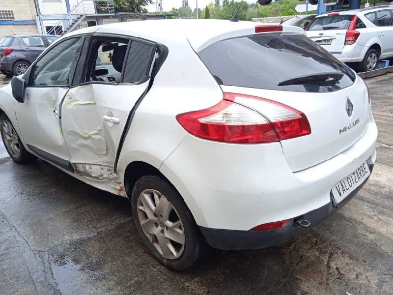 renault megane iii berlina 5 p del año 2011
