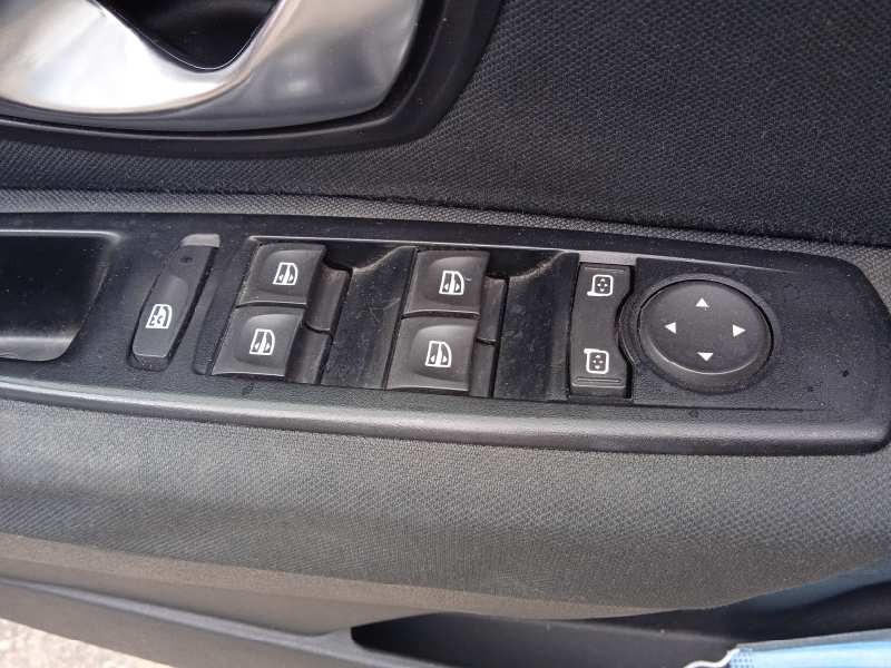 renault megane iii berlina 5 p del año 2011