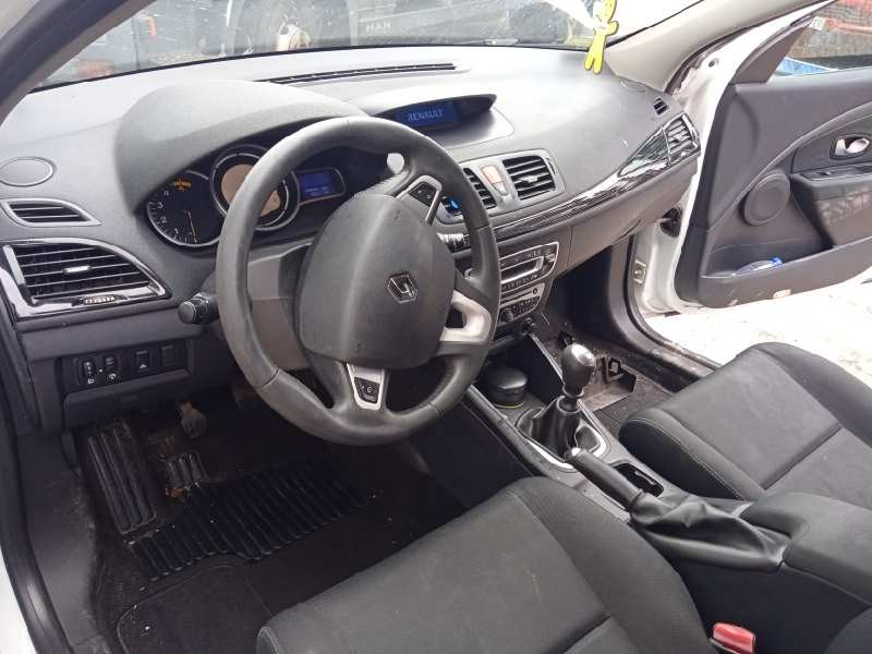 renault megane iii berlina 5 p del año 2011