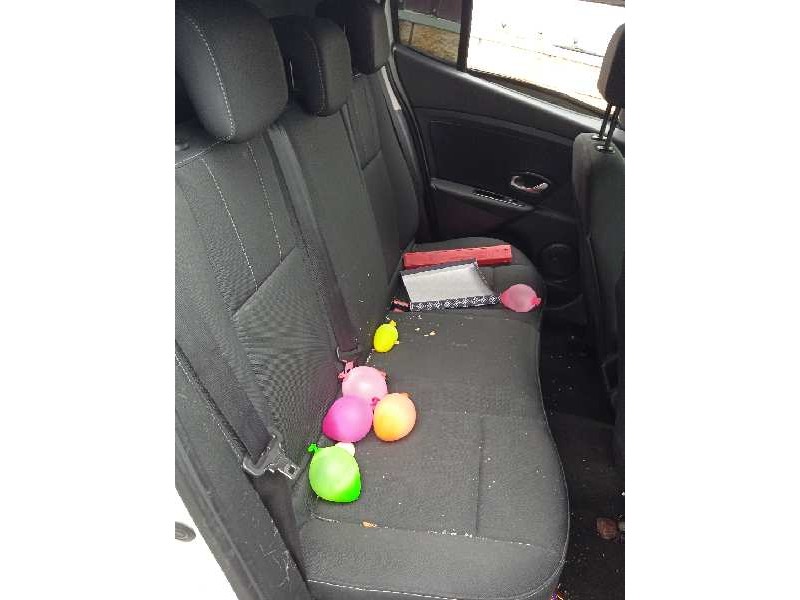 renault megane iii berlina 5 p del año 2011