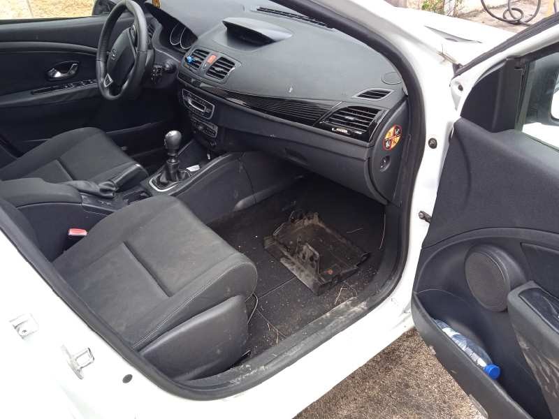 renault megane iii berlina 5 p del año 2011