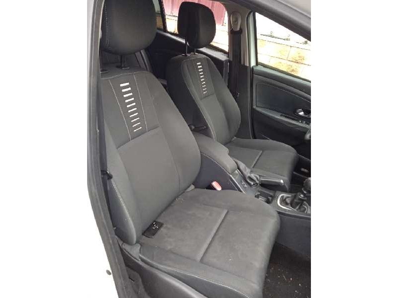 renault megane iii berlina 5 p del año 2011