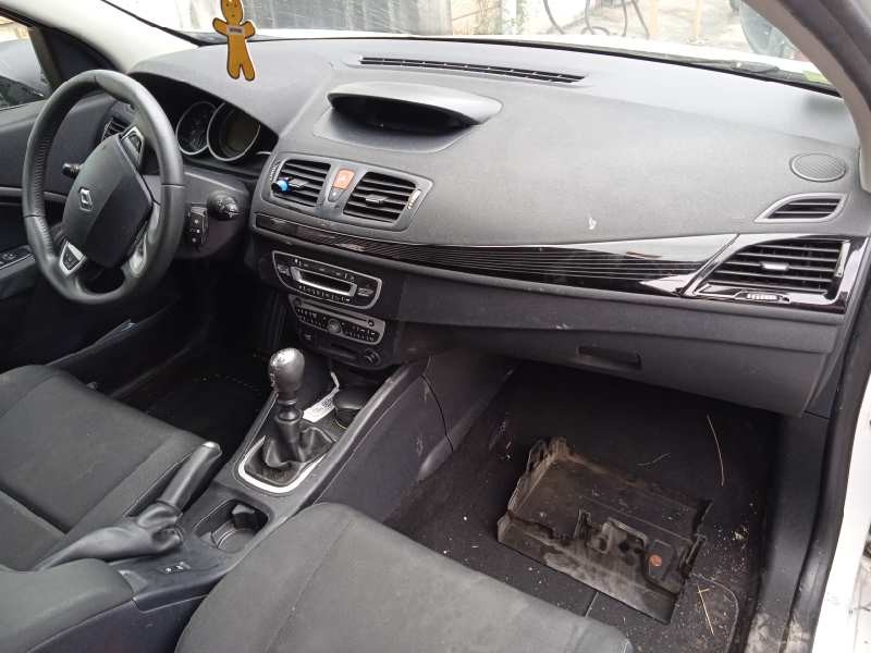 renault megane iii berlina 5 p del año 2011