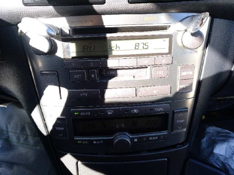 toyota avensis berlina (t25) del año 2004