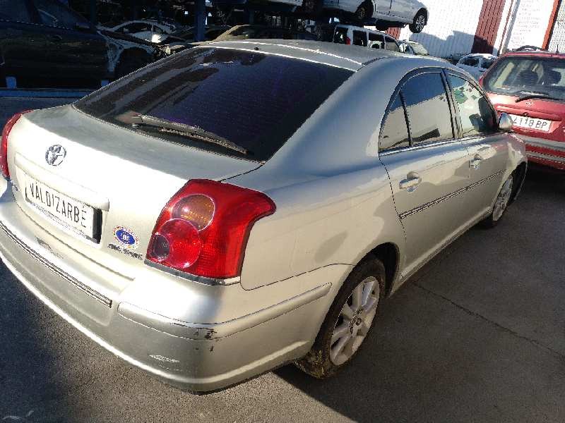 toyota avensis berlina (t25) del año 2004