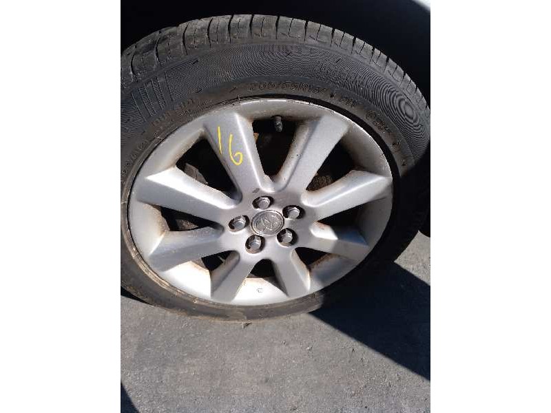 toyota avensis berlina (t25) del año 2004