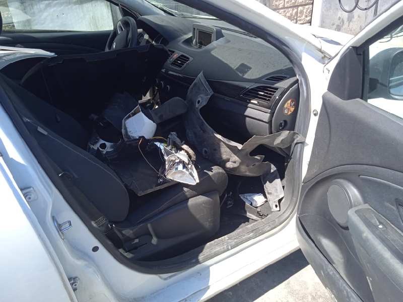 renault megane iii berlina 5 p del año 2010