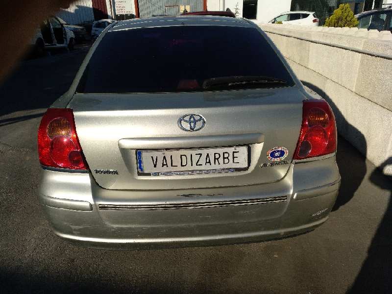 toyota avensis berlina (t25) del año 2004