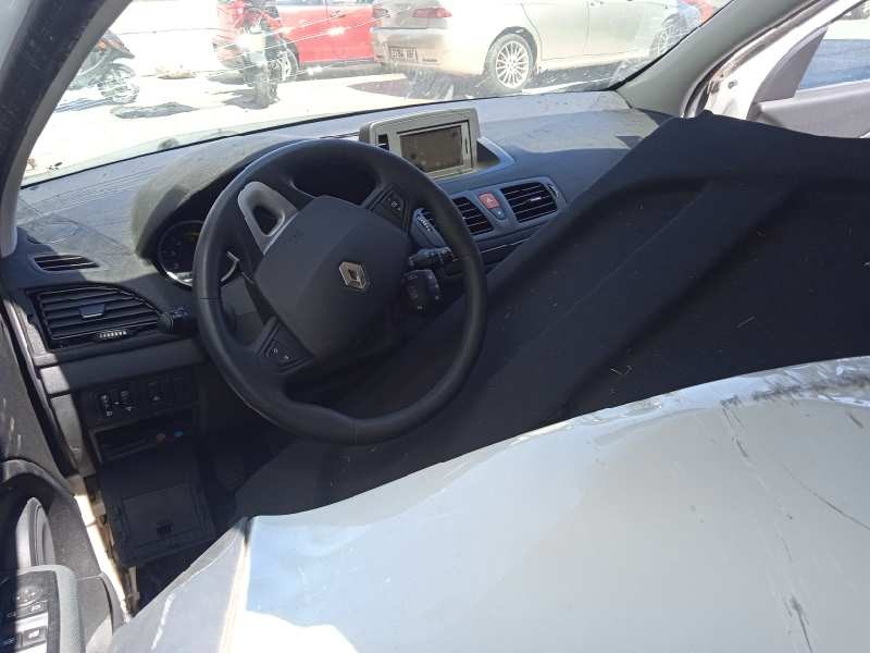 renault megane iii berlina 5 p del año 2010