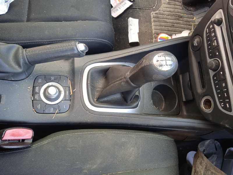 renault megane iii berlina 5 p del año 2010