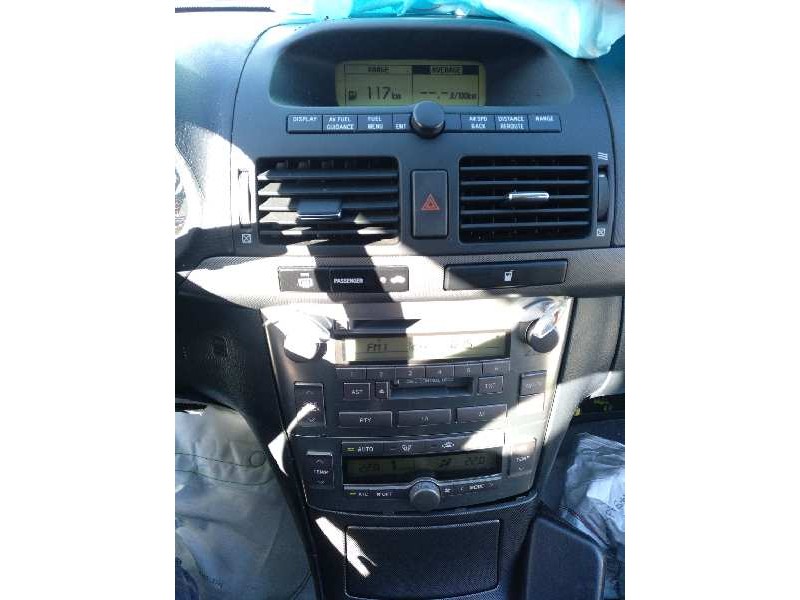 toyota avensis berlina (t25) del año 2004