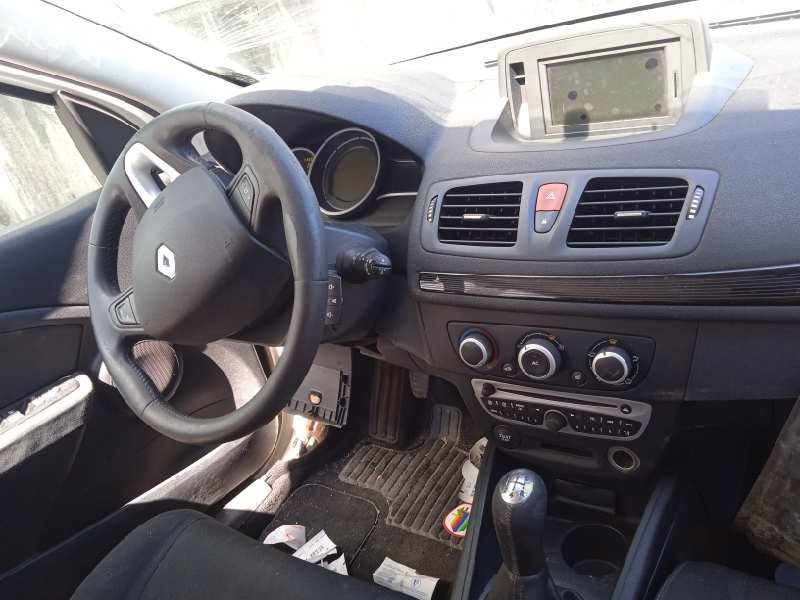 renault megane iii berlina 5 p del año 2010