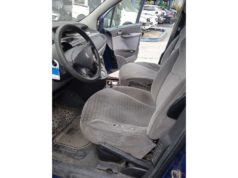 peugeot 807 del año 2004