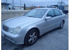 mercedes-benz clase c (w203) berlina del año 2001
