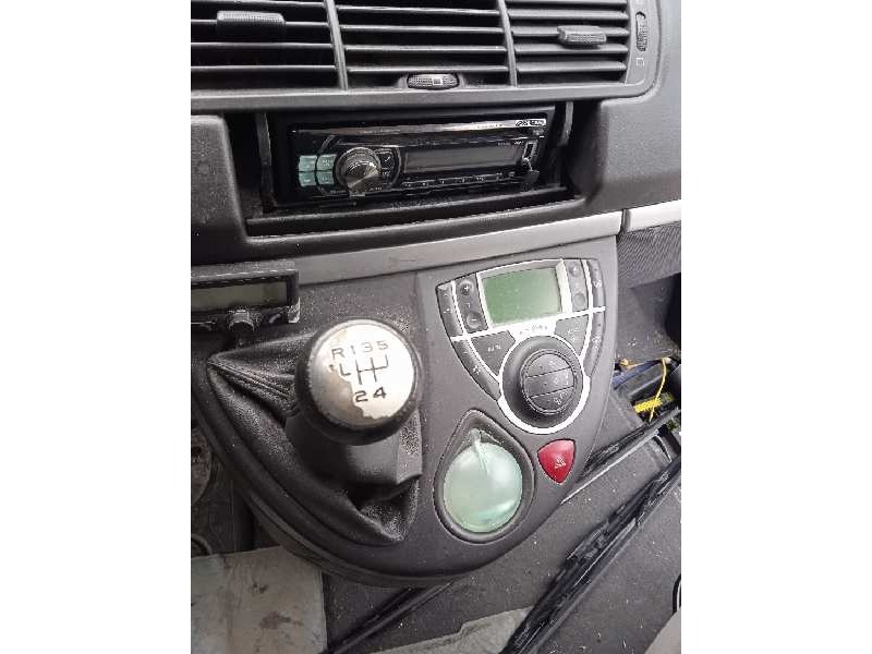 peugeot 807 del año 2004