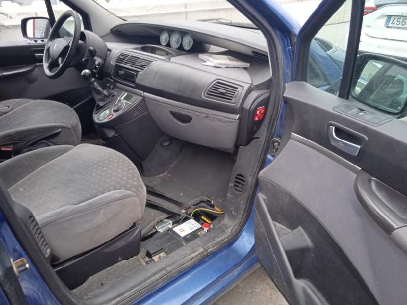 peugeot 807 del año 2004