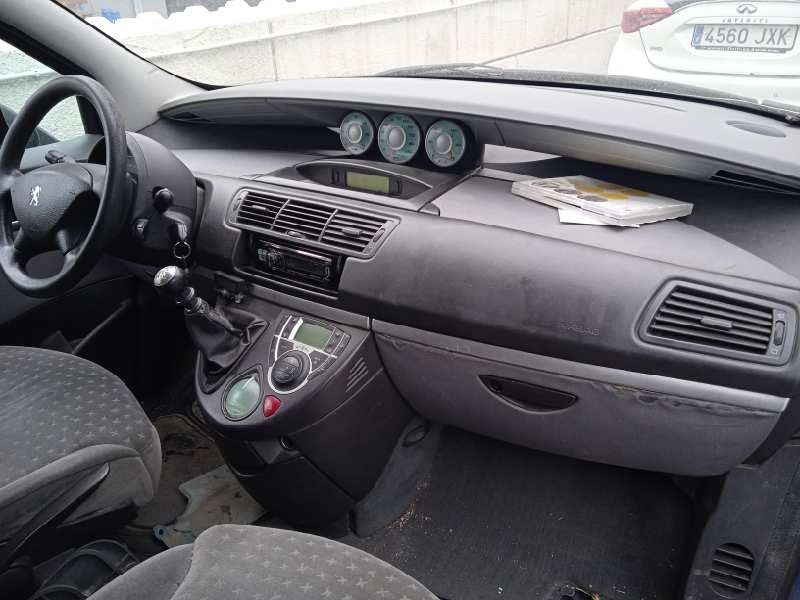 peugeot 807 del año 2004