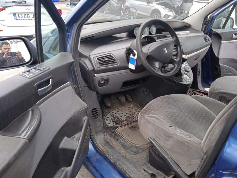 peugeot 807 del año 2004