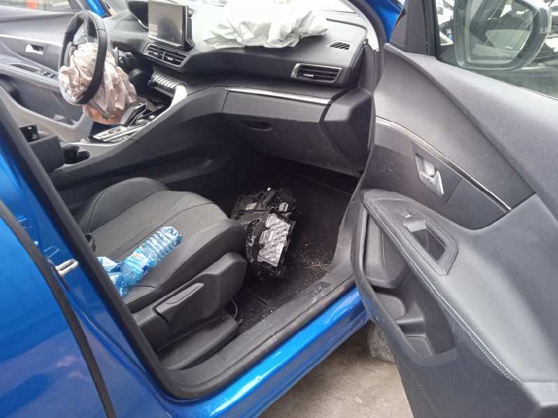 peugeot 3008 del año 2021