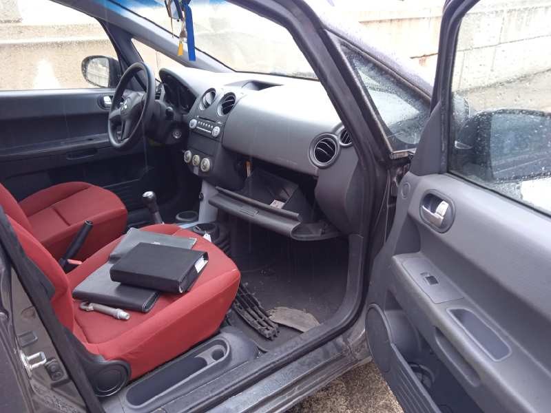 mitsubishi colt berlina 5 (z30a) del año 2005