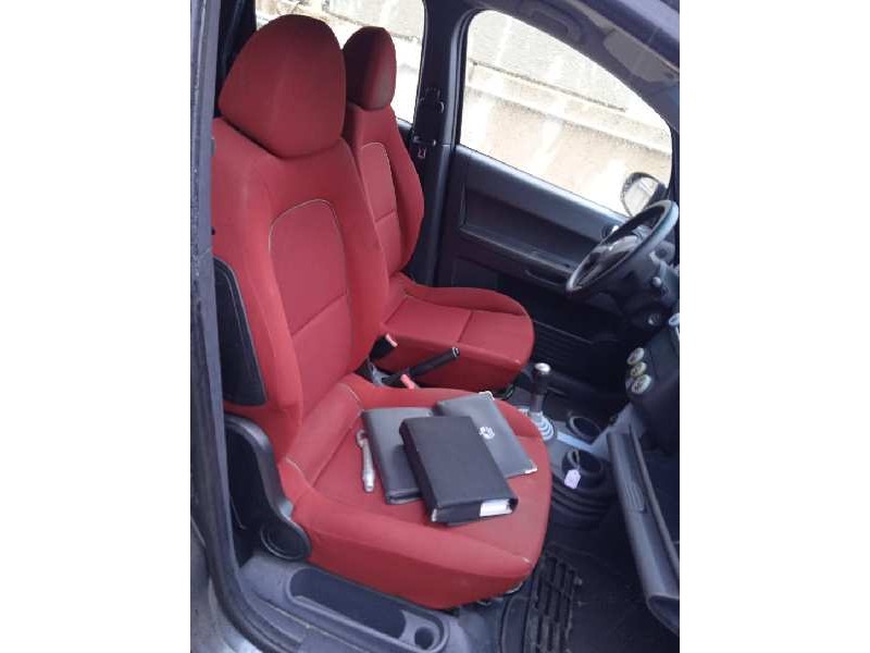 mitsubishi colt berlina 5 (z30a) del año 2005