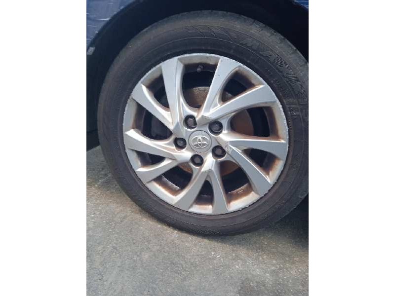 toyota auris del año 2017