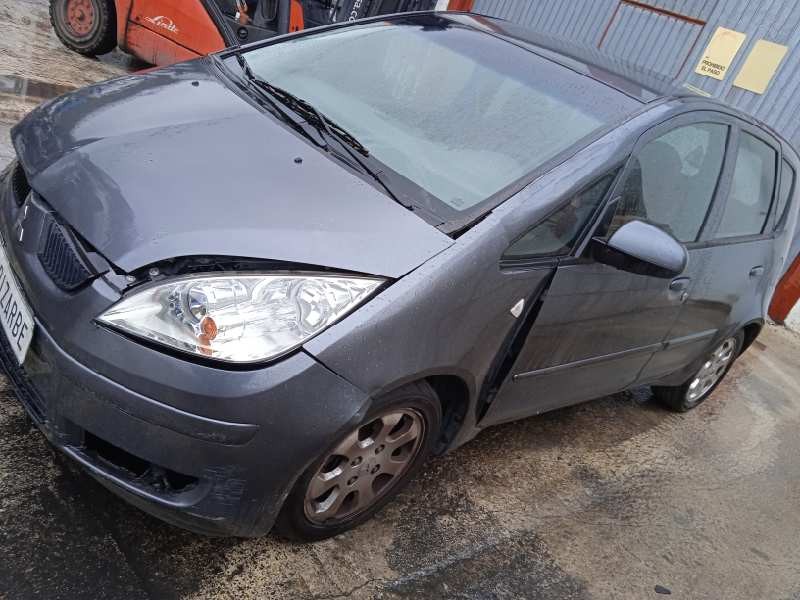 mitsubishi colt berlina 5 (z30a) del año 2005