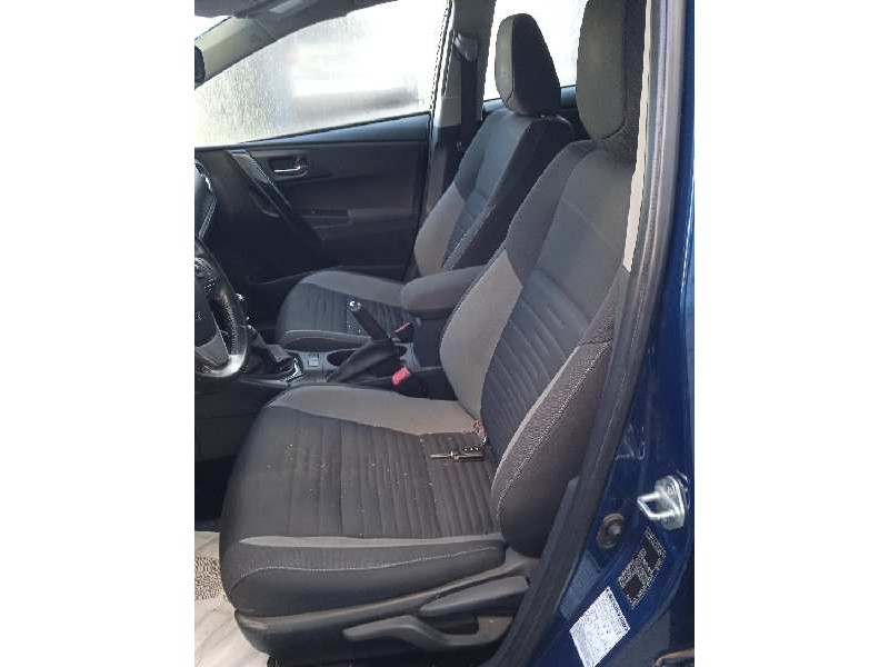 toyota auris del año 2017