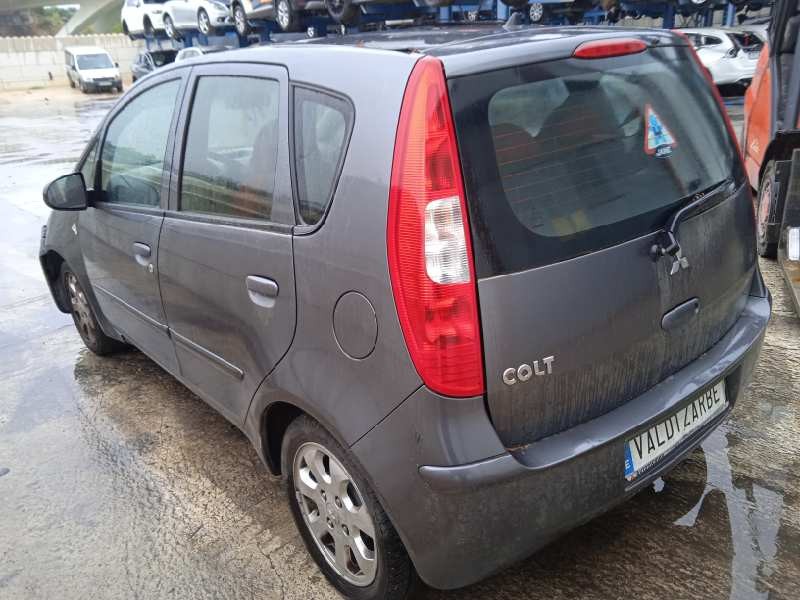 mitsubishi colt berlina 5 (z30a) del año 2005