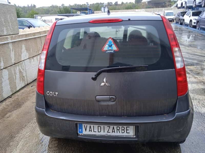 mitsubishi colt berlina 5 (z30a) del año 2005