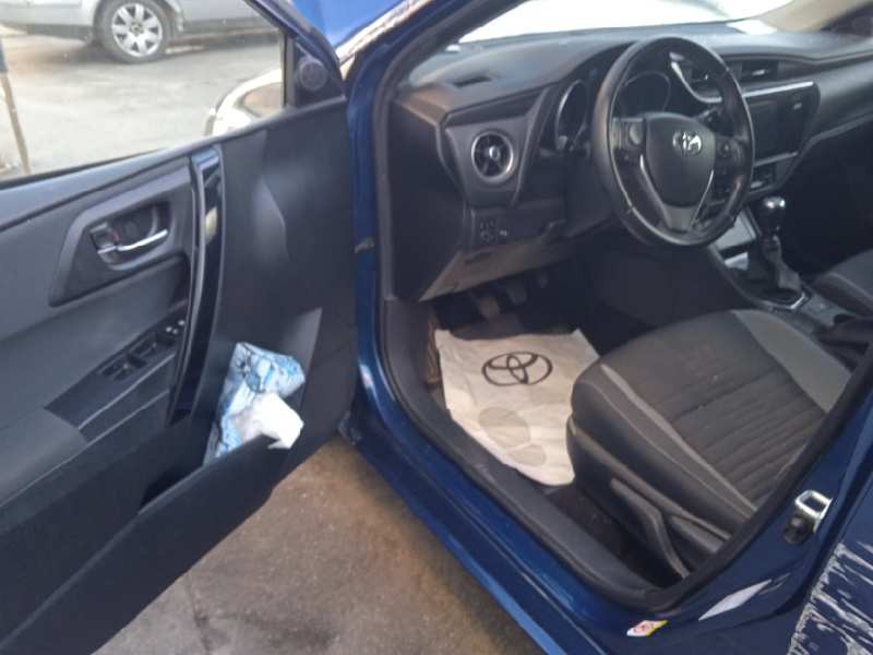 toyota auris del año 2017