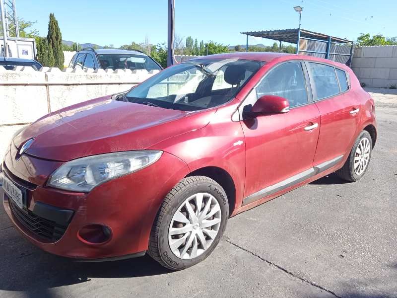 renault megane iii berlina 5 p del año 2010