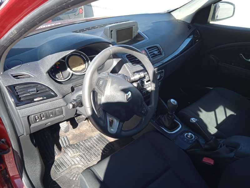 renault megane iii berlina 5 p del año 2010