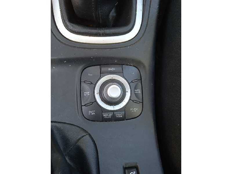 renault megane iii berlina 5 p del año 2010