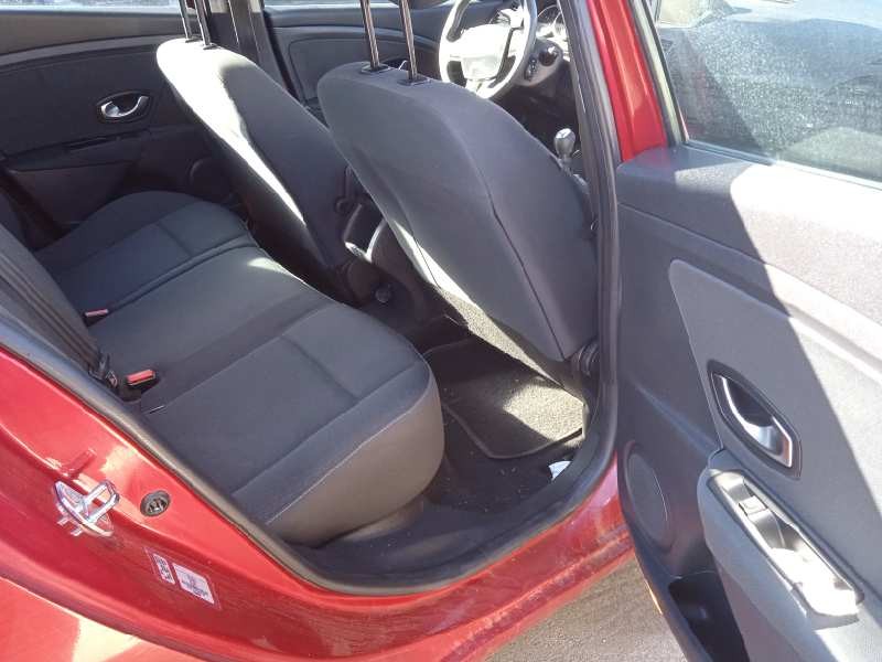 renault megane iii berlina 5 p del año 2010