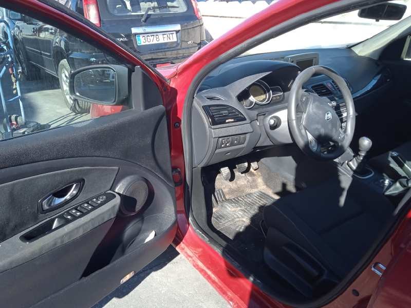 renault megane iii berlina 5 p del año 2010