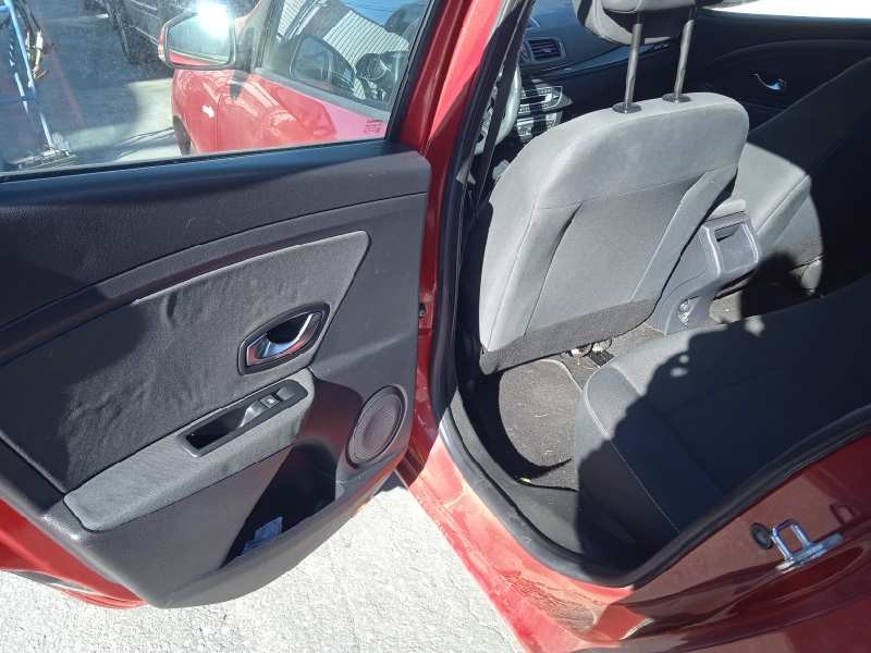 renault megane iii berlina 5 p del año 2010