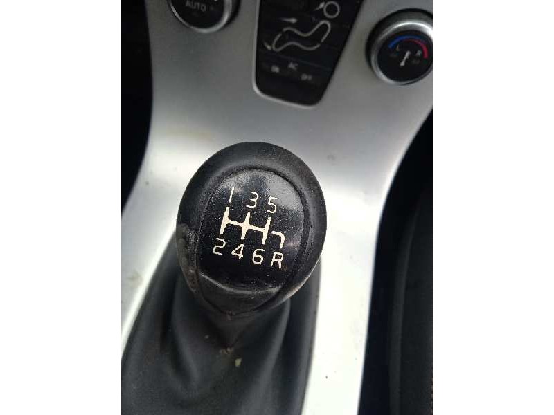 volvo v50 familiar del año 2011