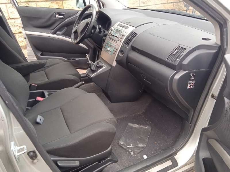 toyota corolla verso (r1) del año 2006