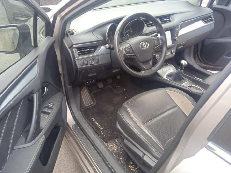 toyota avensis touring sports del año 2016