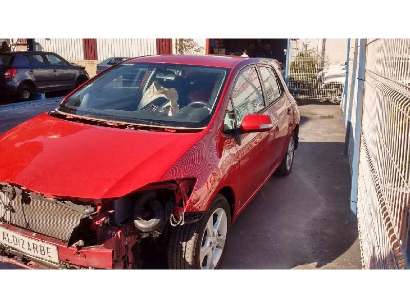 toyota auris del año 2011