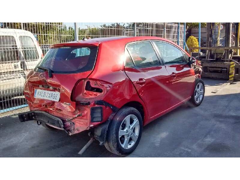 toyota auris del año 2011