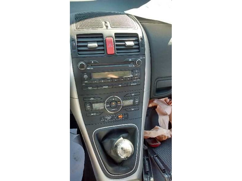 toyota auris del año 2011