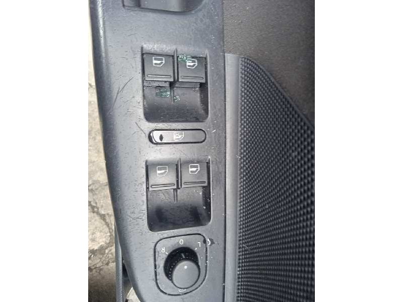 volkswagen golf v berlina (1k1) del año 2006