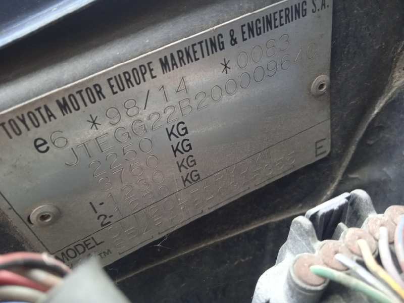 toyota avensis verso (m20) del año 2001