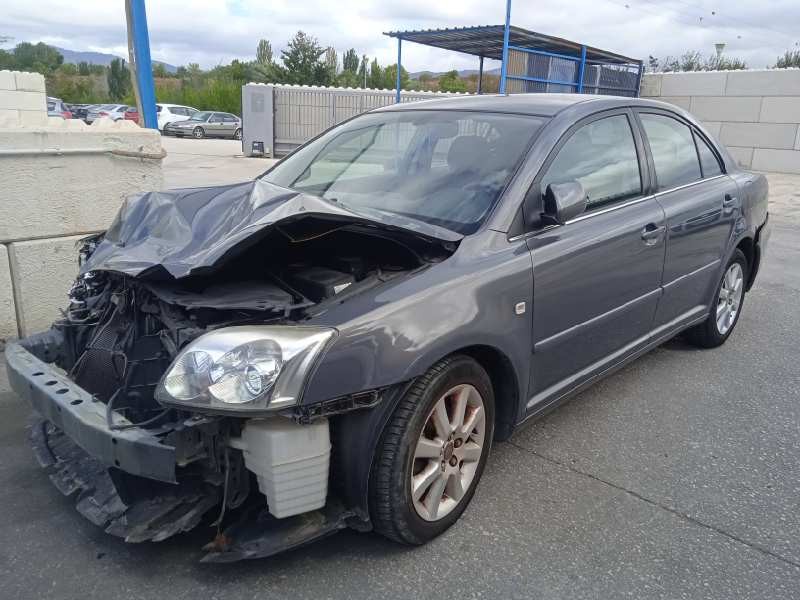 toyota avensis berlina (t25) del año 2005