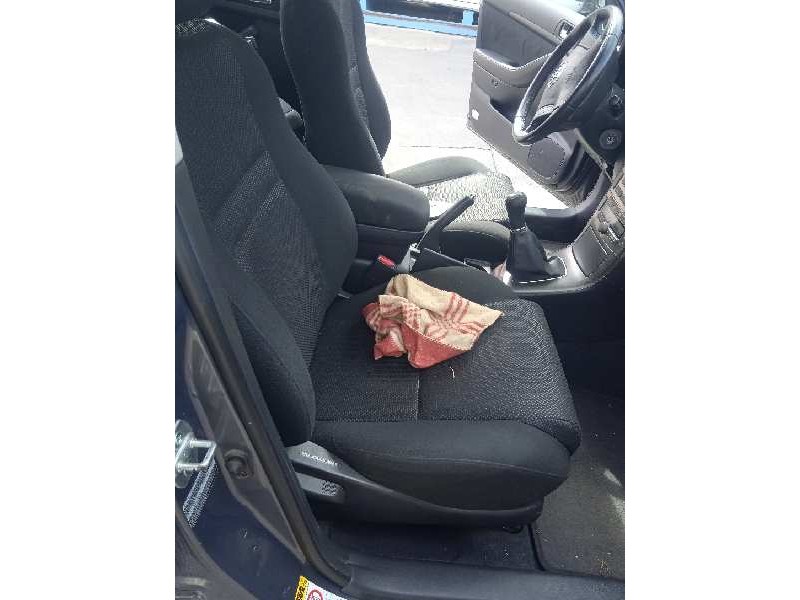 toyota avensis berlina (t25) del año 2005