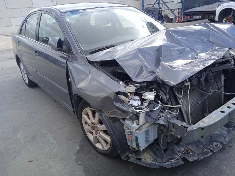 toyota avensis berlina (t25) del año 2005