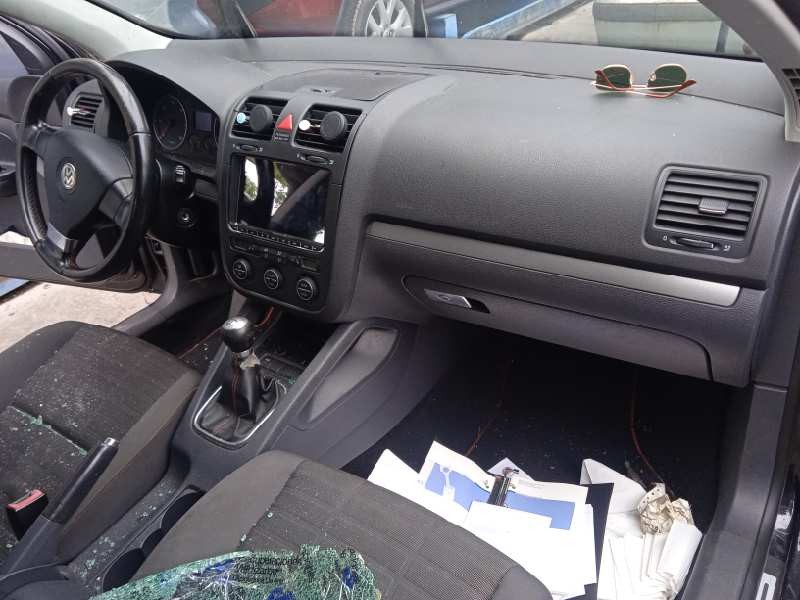 volkswagen golf v berlina (1k1) del año 2006