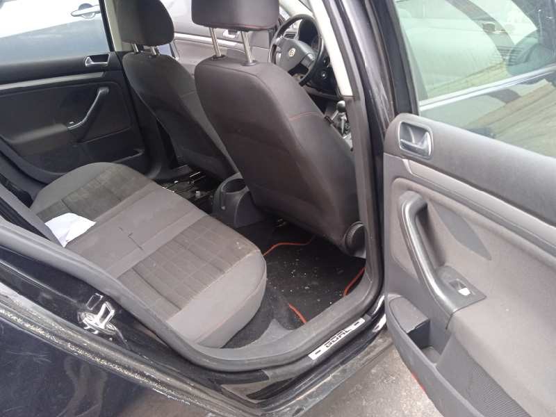 volkswagen golf v berlina (1k1) del año 2006